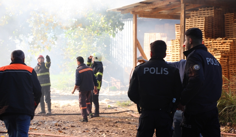 ahsap-sap-imalathanesinde-yangin-panigirmhisve5nx