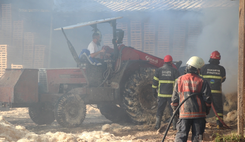 ahsap-sap-imalathanesinde-yangin-panigirmhisve5nx