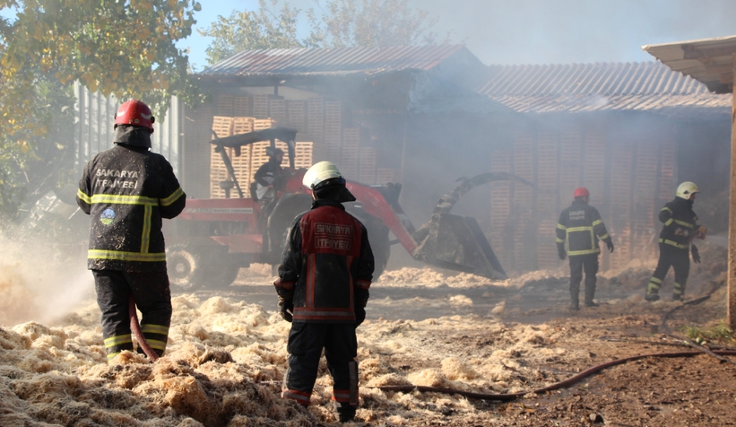 ahsap-sap-imalathanesinde-yangin-panigirmhisve5nx