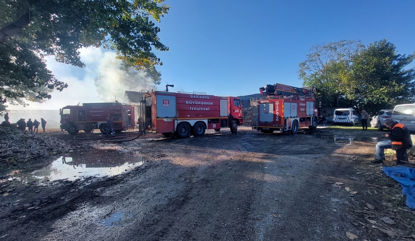 ahsap-sap-imalathanesinde-yangin-panigirmhisve5nx