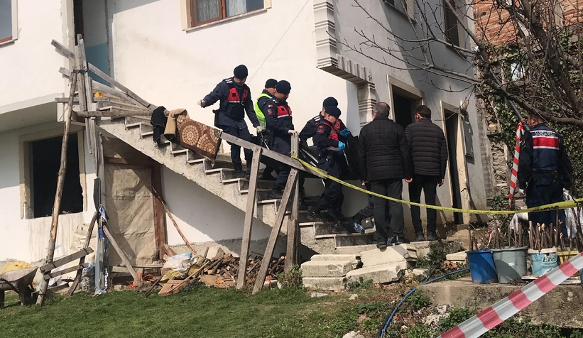 Aile faciasında ölen karı kocanın cenazeleri otopsiye gönderildi