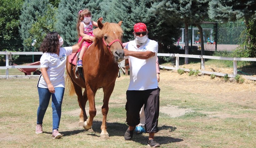  Ailesini gözyaşlarına boğdu