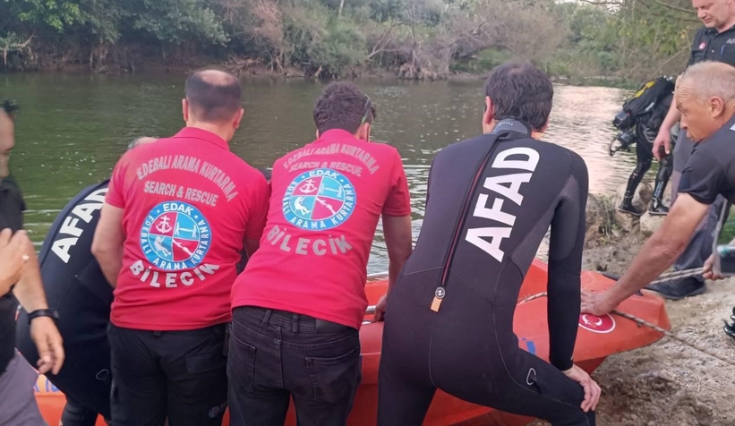 Ailesiyle kavga edip Sakarya Nehri'ne atladı; cesedi bulundu