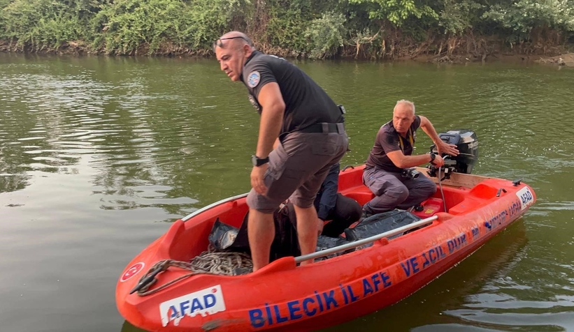 Ailesiyle kavga edip Sakarya Nehri'ne atladı; cesedi bulundu