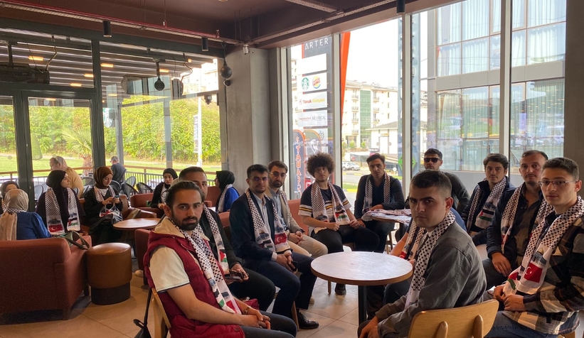ak-genclik-ten-starbucks-ta-say-stop-eylemimve3vwxhy2