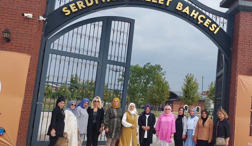 AK Kadınlar şehirde ve ilçelerde yapılan eserleri ziyaretlerine devam ediyor