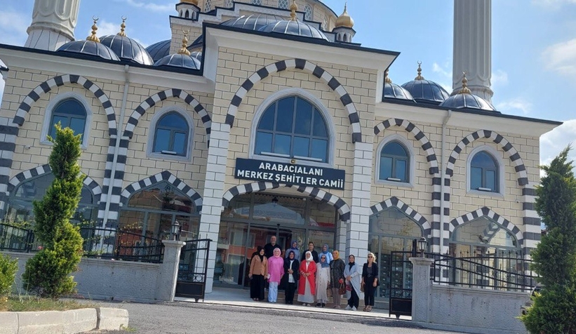 AK Kadınlar şehirde ve ilçelerde yapılan eserleri ziyaretlerine devam ediyor