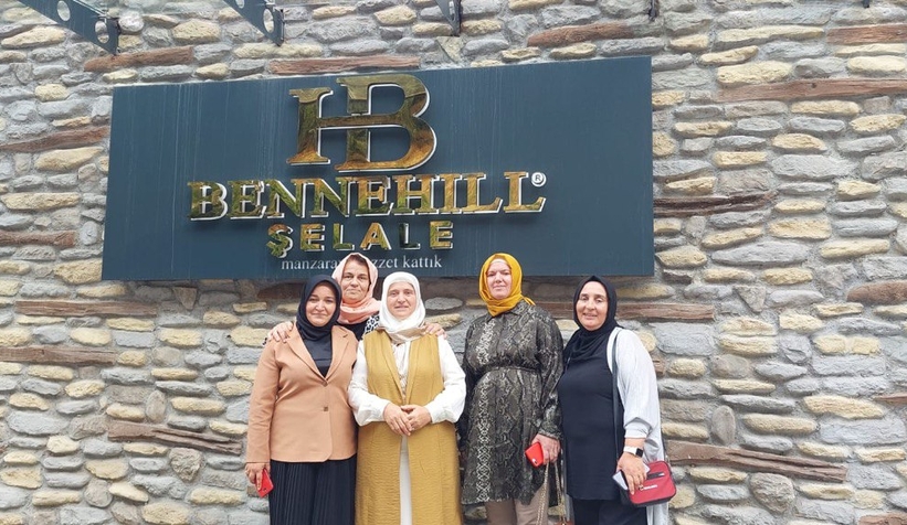 AK Kadınlar şehirde ve ilçelerde yapılan eserleri ziyaretlerine devam ediyor