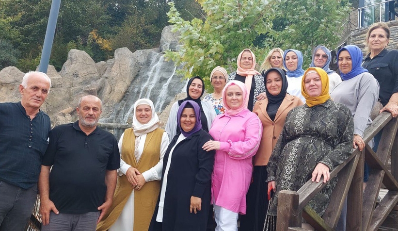 AK Kadınlar şehirde ve ilçelerde yapılan eserleri ziyaretlerine devam ediyor