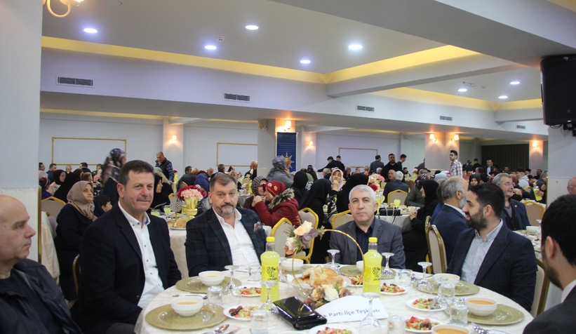 ak-parti-akyazi-teskilati-iftarda-bir-araya-geldiaepwvtrzag
