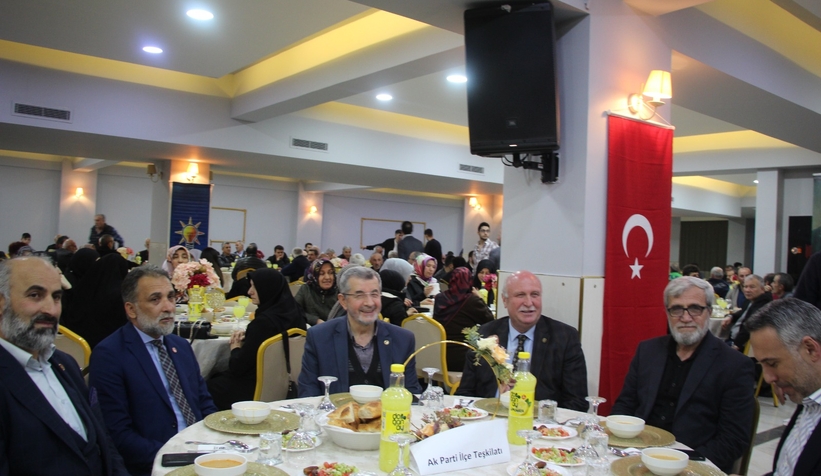 ak-parti-akyazi-teskilati-iftarda-bir-araya-geldiaepwvtrzag