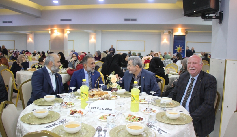 ak-parti-akyazi-teskilati-iftarda-bir-araya-geldiaepwvtrzag