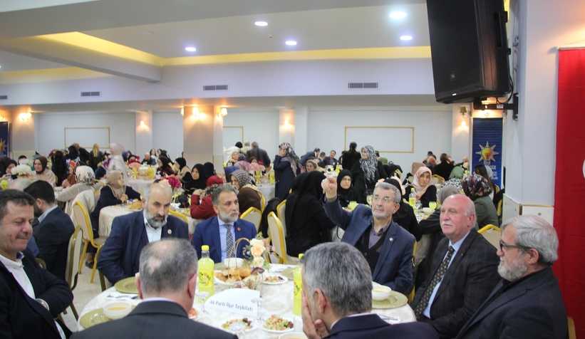 ak-parti-akyazi-teskilati-iftarda-bir-araya-geldiaepwvtrzag