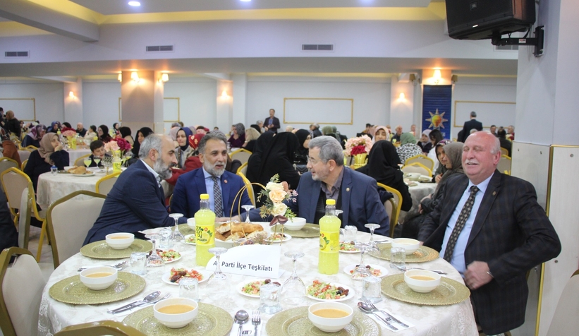 ak-parti-akyazi-teskilati-iftarda-bir-araya-geldiaepwvtrzag
