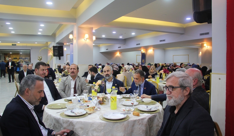 ak-parti-akyazi-teskilati-iftarda-bir-araya-geldiaepwvtrzag