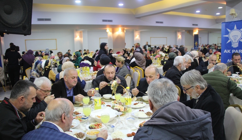 ak-parti-akyazi-teskilati-iftarda-bir-araya-geldiaepwvtrzag