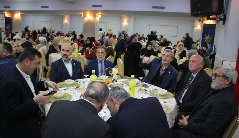 ak-parti-akyazi-teskilati-iftarda-bir-araya-geldiaepwvtrzag