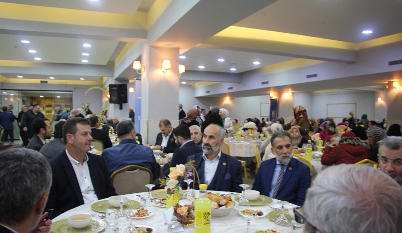 ak-parti-akyazi-teskilati-iftarda-bir-araya-geldiaepwvtrzag