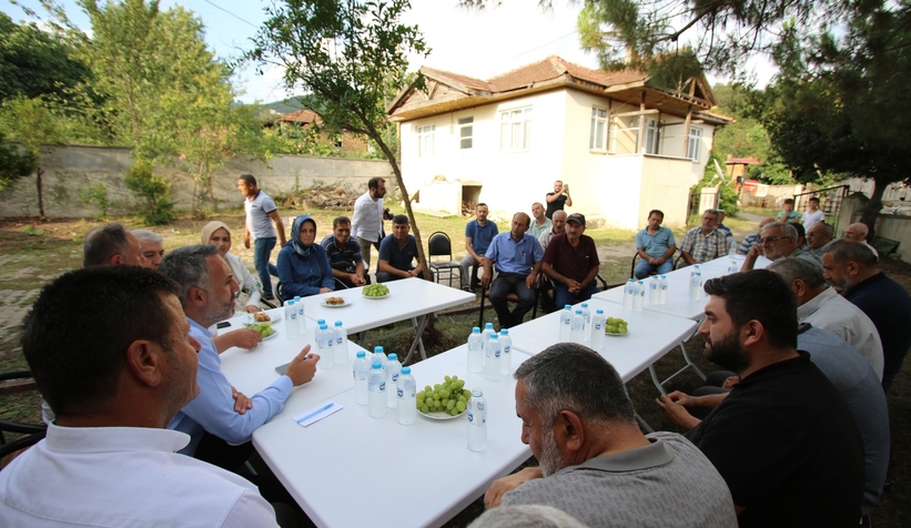 ak-parti-den-akyazi-da-esnaf-ve-vatandas-ziyaretivhbqoxkzb1