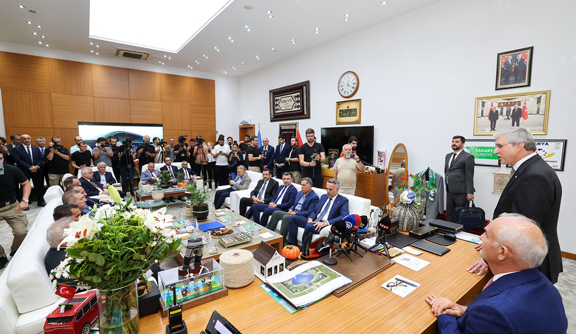 ak-parti-genel-baskan-yardimcisi-ndan-buyuksehire-ziyaretwvjnec85s0