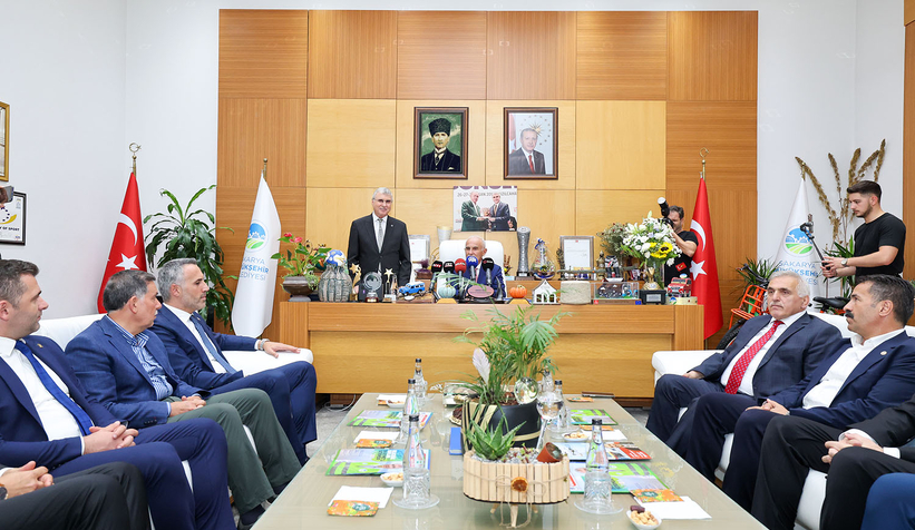ak-parti-genel-baskan-yardimcisi-ndan-buyuksehire-ziyaretwvjnec85s0