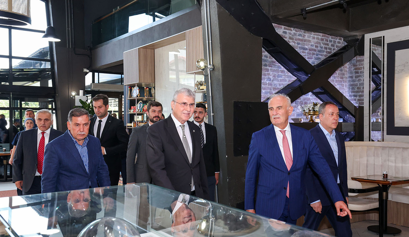 ak-parti-genel-baskan-yardimcisi-ndan-buyuksehire-ziyaretwvjnec85s0