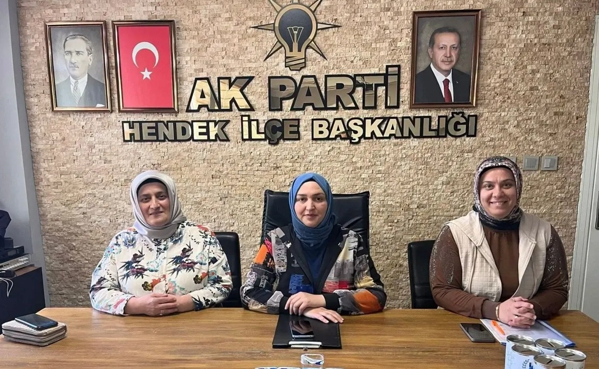 AK Parti Hendek Kadın Kolları Başkanı Süeda Keleş İstifa Etti