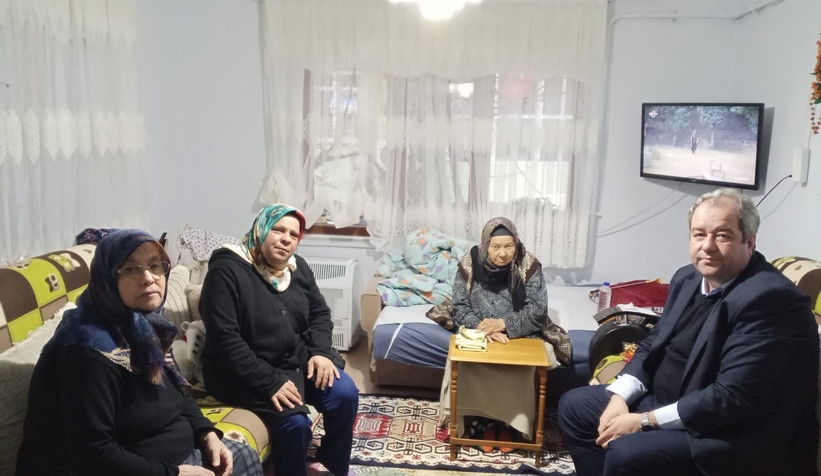 AK Parti Pamukova'da hasta, yaşlı ve engellilere ziyaret