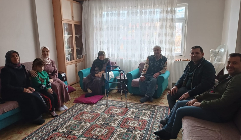 AK Parti Pamukova'da hasta, yaşlı ve engellilere ziyaret