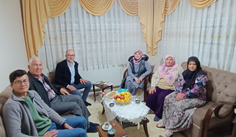 AK Parti Pamukova'da hasta, yaşlı ve engellilere ziyaret