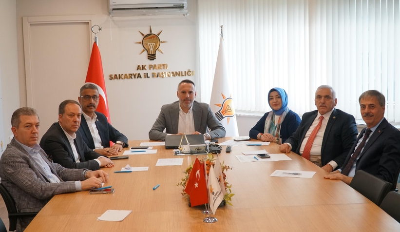 ak-parti-sakarya-da-secim-sonuclari-masaya-yatirildirklmmtbneu