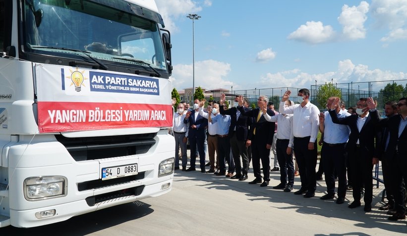 AK Parti Sakarya'dan yangın mağduru çiftçilere yardım 6 yardım tırı