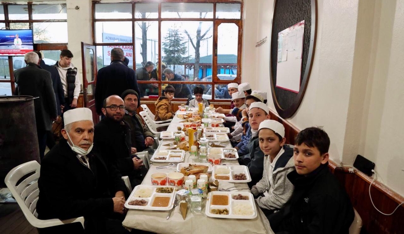 ak-parti-sakarya-il-baskani-yunus-tever-vatandaslarla-iftar-yapacakahzkvfdpu2