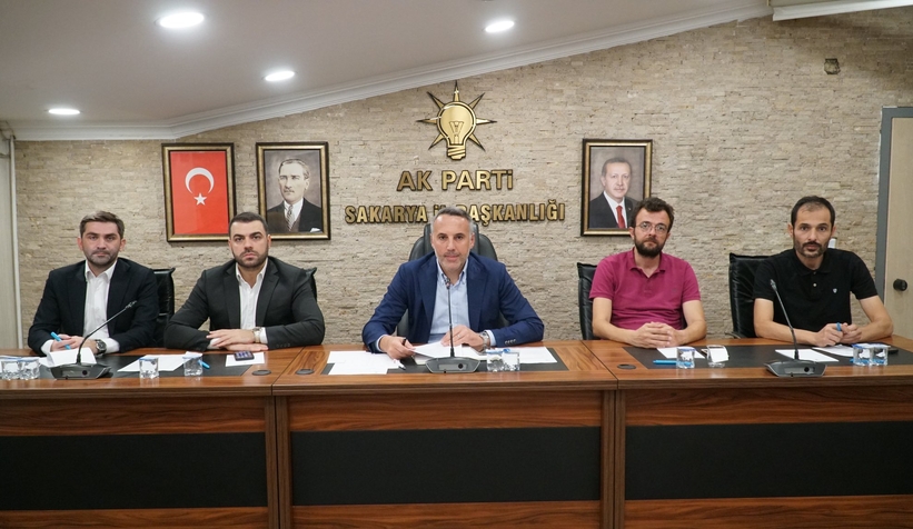 ak-parti-sakarya-yonetimi-toplandinvuzzfbxuk