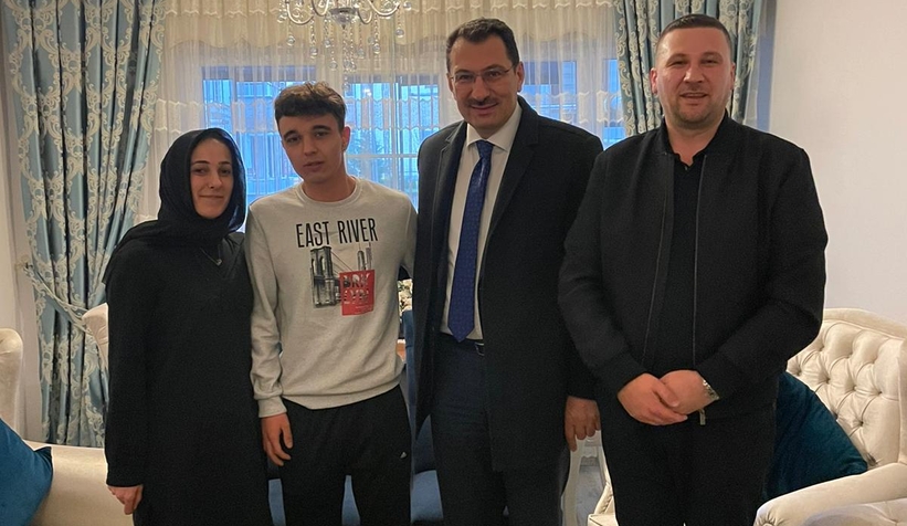 AK Parti’den Serdivan’a Çıkartma