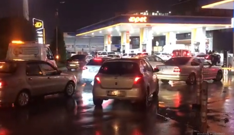 Akaryakıt istasyonlarında kuyruk