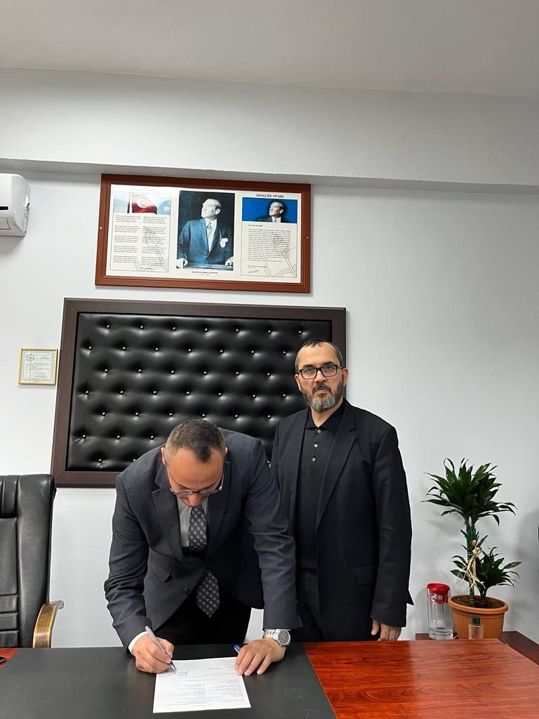 AKİMDER'den Anadolu İmam Hatip Lisesi öğrencilerine burs