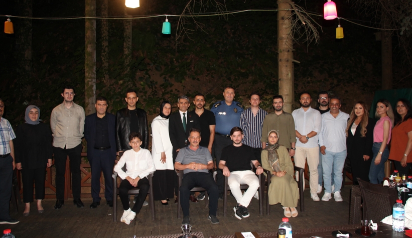 akyazi-adliyesinden-veda-yemegi-hakim-ve-icra-mudurune-plaketli-ugurlamaeetwtlnjk1