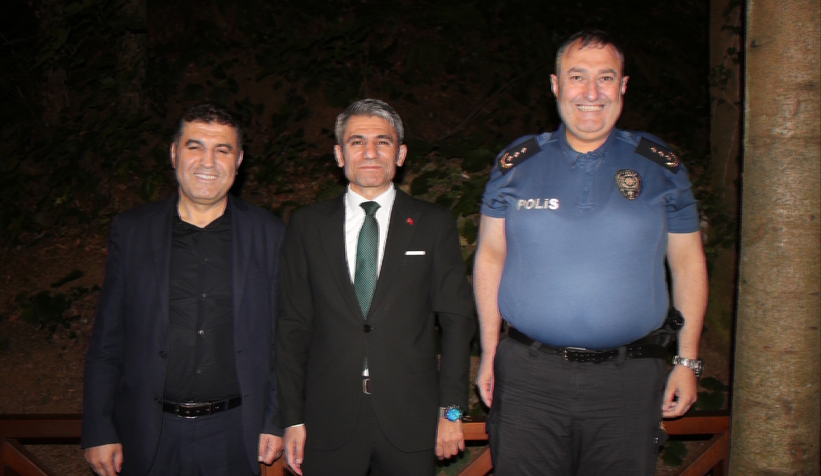akyazi-adliyesinden-veda-yemegi-hakim-ve-icra-mudurune-plaketli-ugurlamaeetwtlnjk1