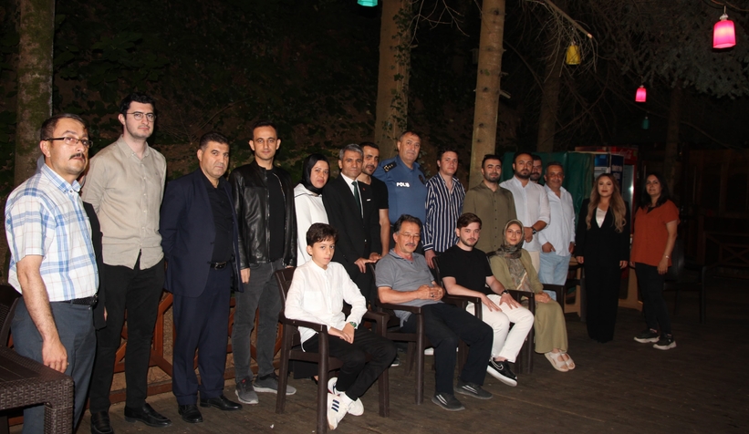 akyazi-adliyesinden-veda-yemegi-hakim-ve-icra-mudurune-plaketli-ugurlamaeetwtlnjk1