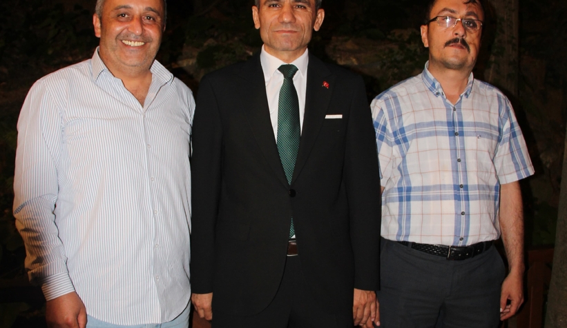 akyazi-adliyesinden-veda-yemegi-hakim-ve-icra-mudurune-plaketli-ugurlamaeetwtlnjk1