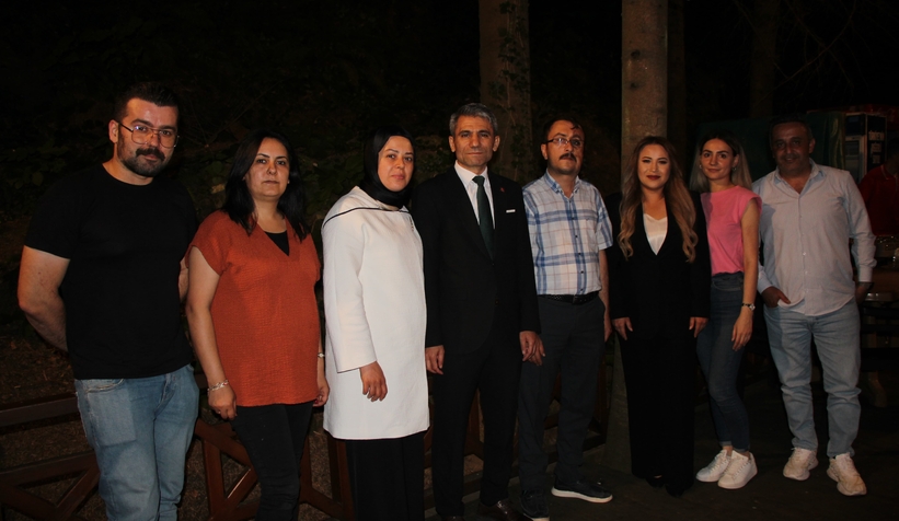 akyazi-adliyesinden-veda-yemegi-hakim-ve-icra-mudurune-plaketli-ugurlamaeetwtlnjk1