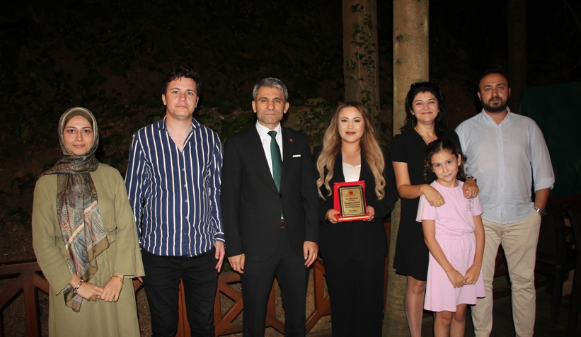 akyazi-adliyesinden-veda-yemegi-hakim-ve-icra-mudurune-plaketli-ugurlamaeetwtlnjk1