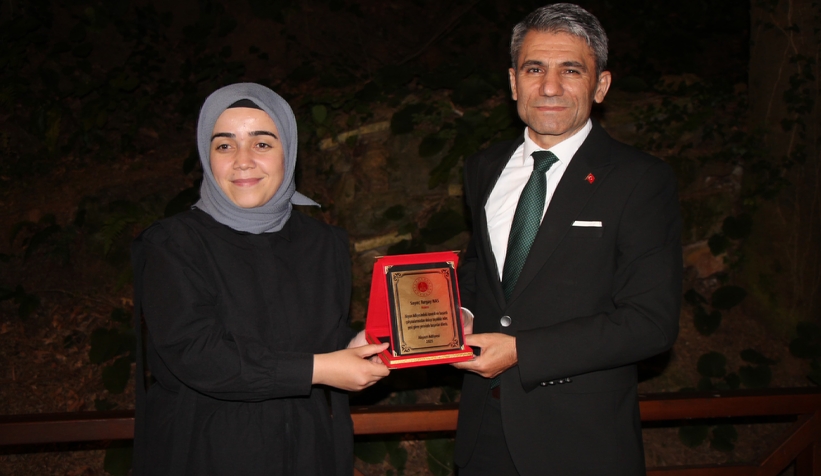 akyazi-adliyesinden-veda-yemegi-hakim-ve-icra-mudurune-plaketli-ugurlamaeetwtlnjk1