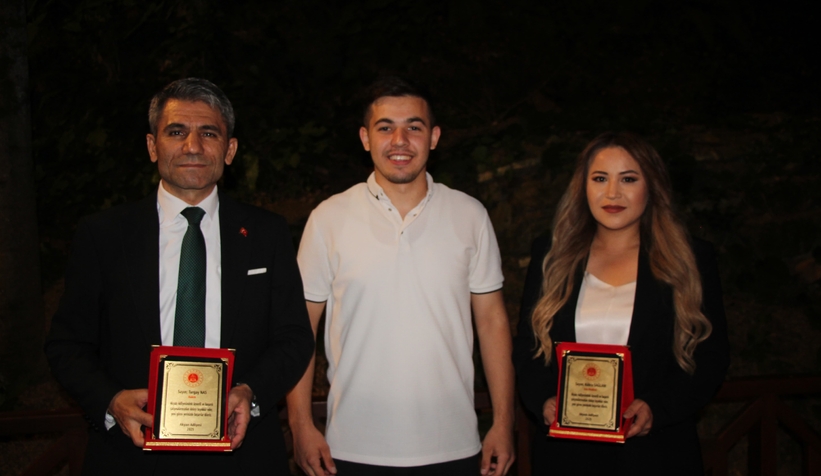 akyazi-adliyesinden-veda-yemegi-hakim-ve-icra-mudurune-plaketli-ugurlamaeetwtlnjk1