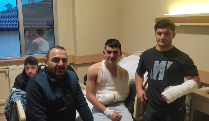 akyazi-alperen-ocaklari-uyesi-iki-genc-kazada-yaralandiuxl1zznva3