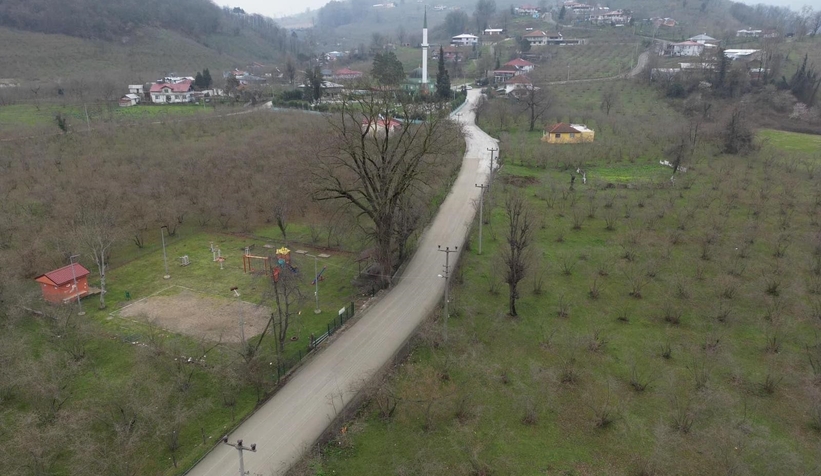 Akyazı Ballıkaya’da beton yol çalışmaları tamamlandı