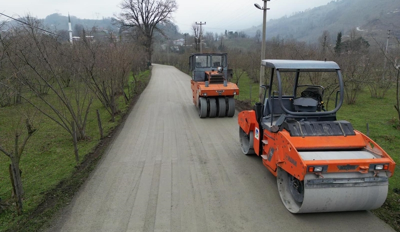 Akyazı Ballıkaya’da beton yol çalışmaları tamamlandı