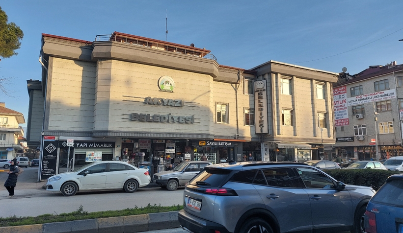 akyazi-belediye-binasi-satilacak-muhalefet-tepkiliakq4wuric0