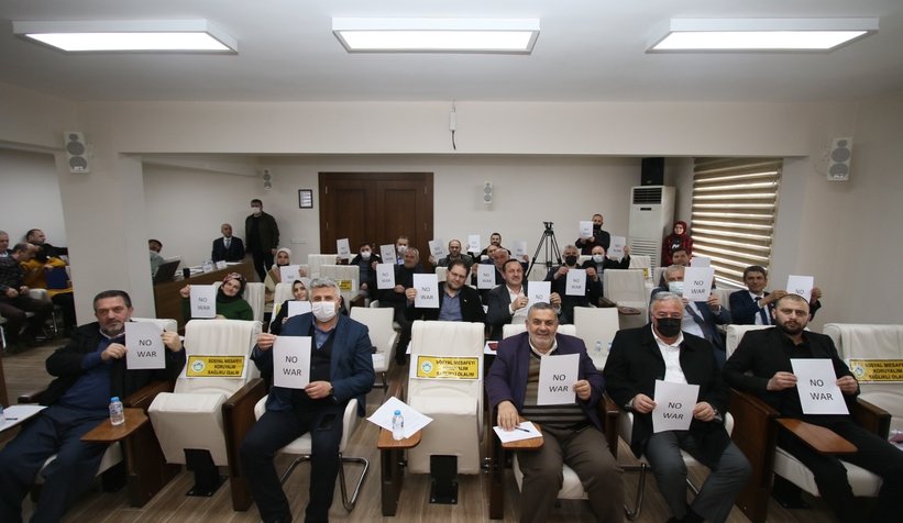 akyazi-belediye-meclisinden-savasa-hayir-aciklamasioufkcwpqst